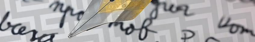 Eine Feder auf Papier